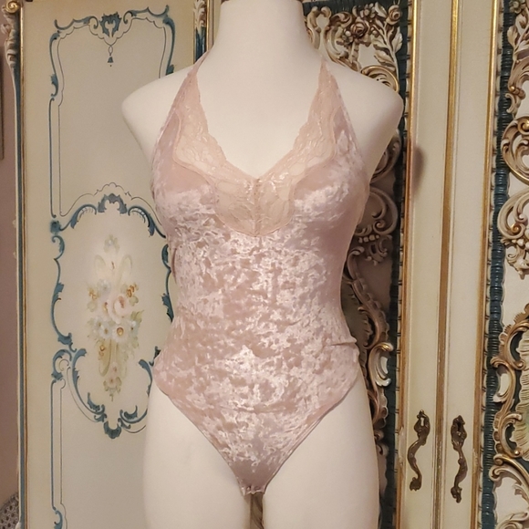 Deep V neck crushed velvet bodysuit NWOT - Picture 1 of 3